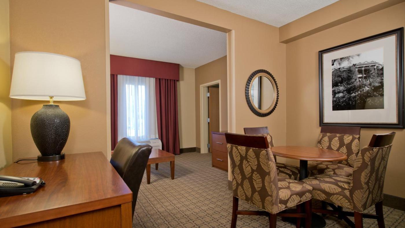 Russell Inn And Suites Старквилл Экстерьер фото