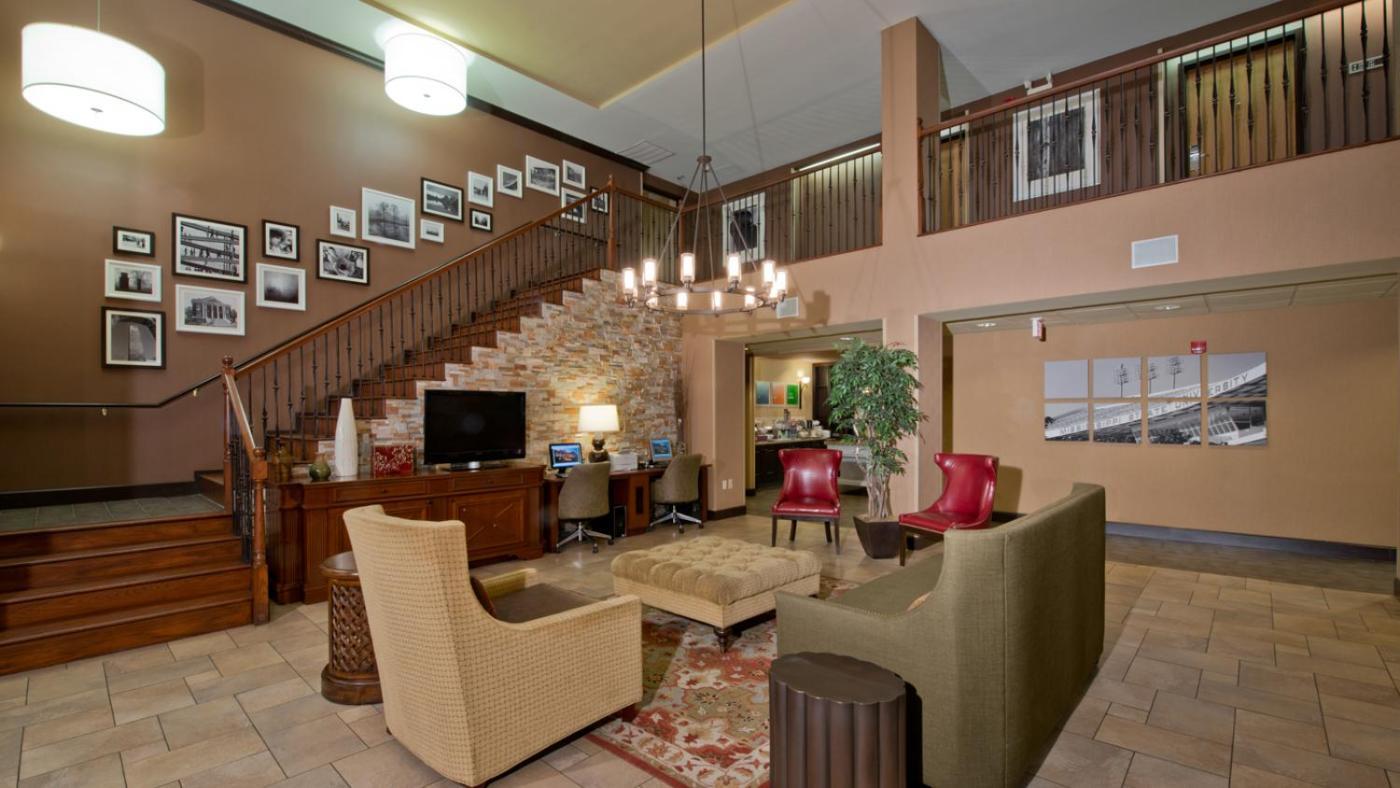 Russell Inn And Suites Старквилл Экстерьер фото